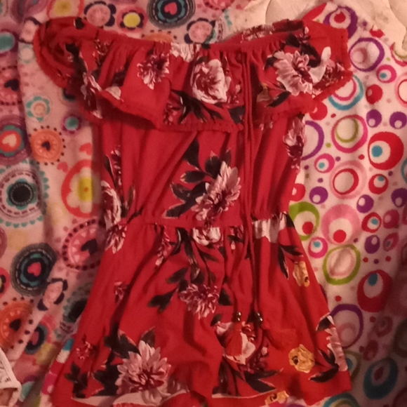 A cute new romper - Picture 1 of 1